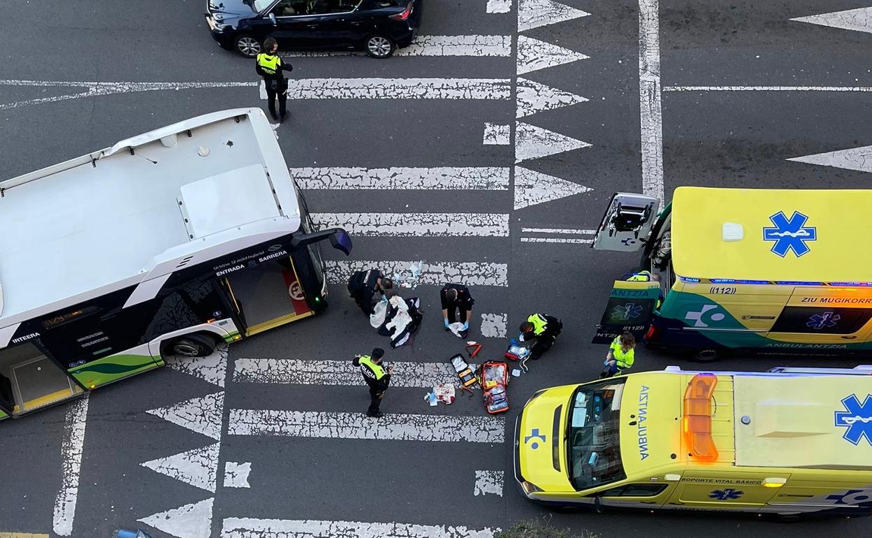 Herida Grave Una Mujer Tras Ser Atropellada Por Un Autobús En